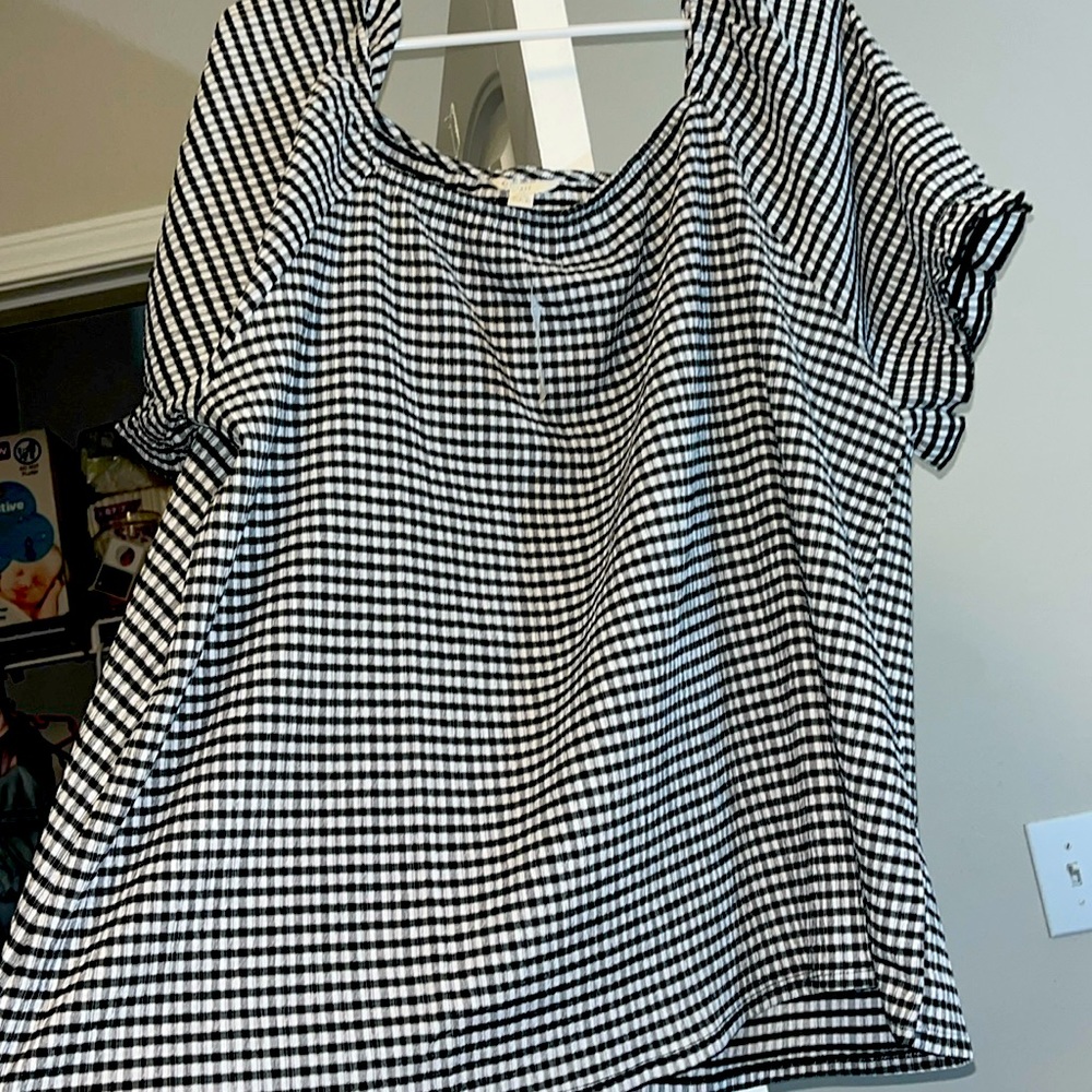 Gorgeous black and white blouse. BRAND NEW NEVER WORN!